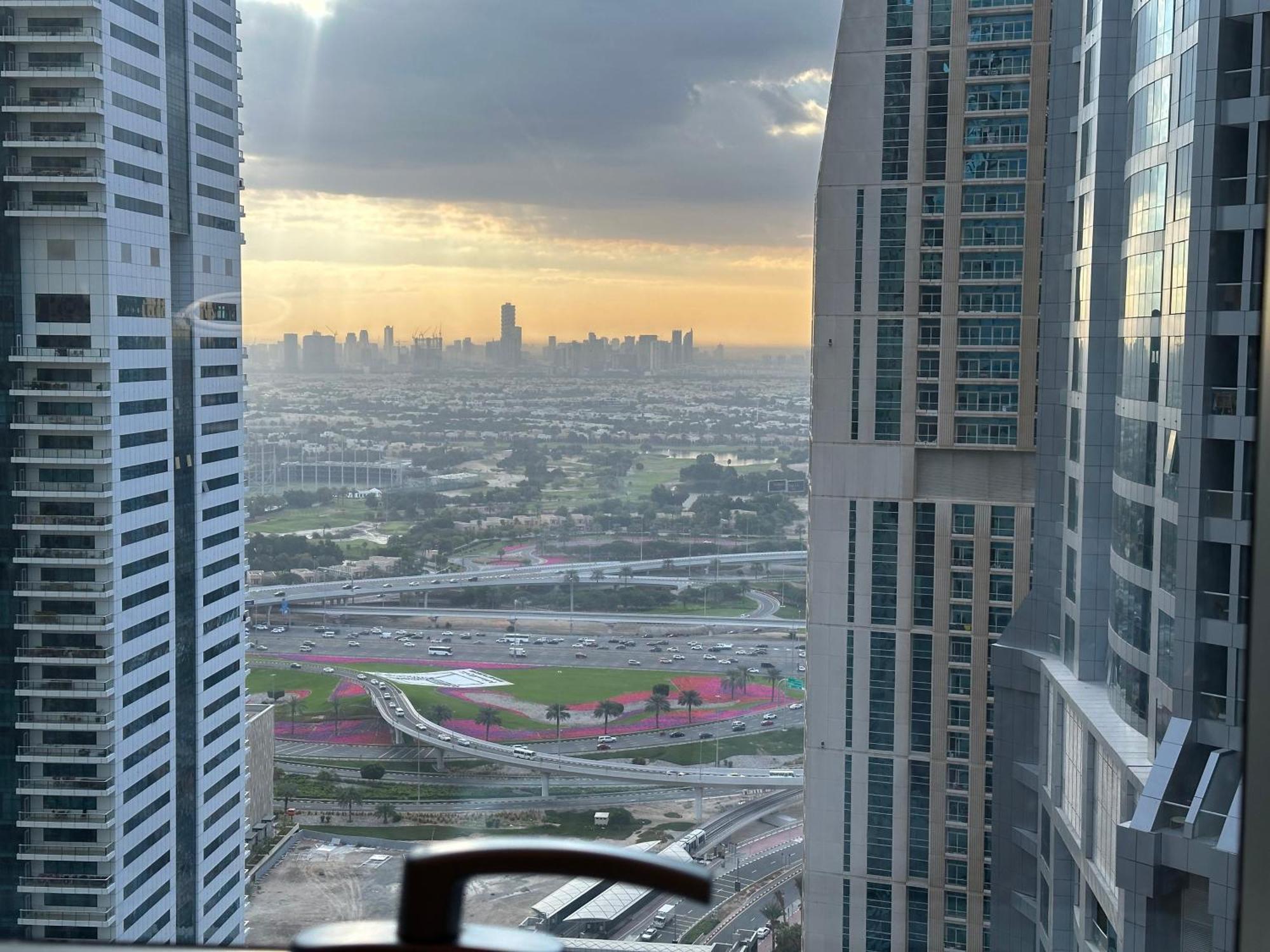 דובאי Super Host At Highest Residential Tower In The World, Private Rooms In A Shared Apartment מראה חיצוני תמונה